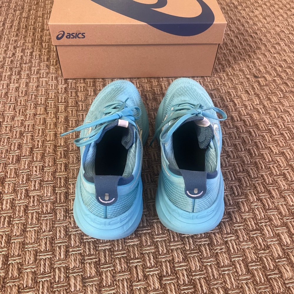 Asics Women's Gel Nimbus 27 Running Shoes - Picture 11 of 15